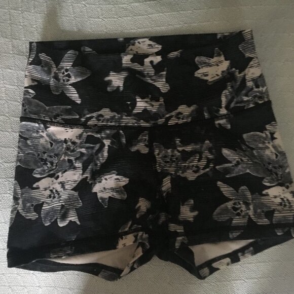 Old Navy Active Go-Dry Fitted Shorts Medium - Picture 1 of 6